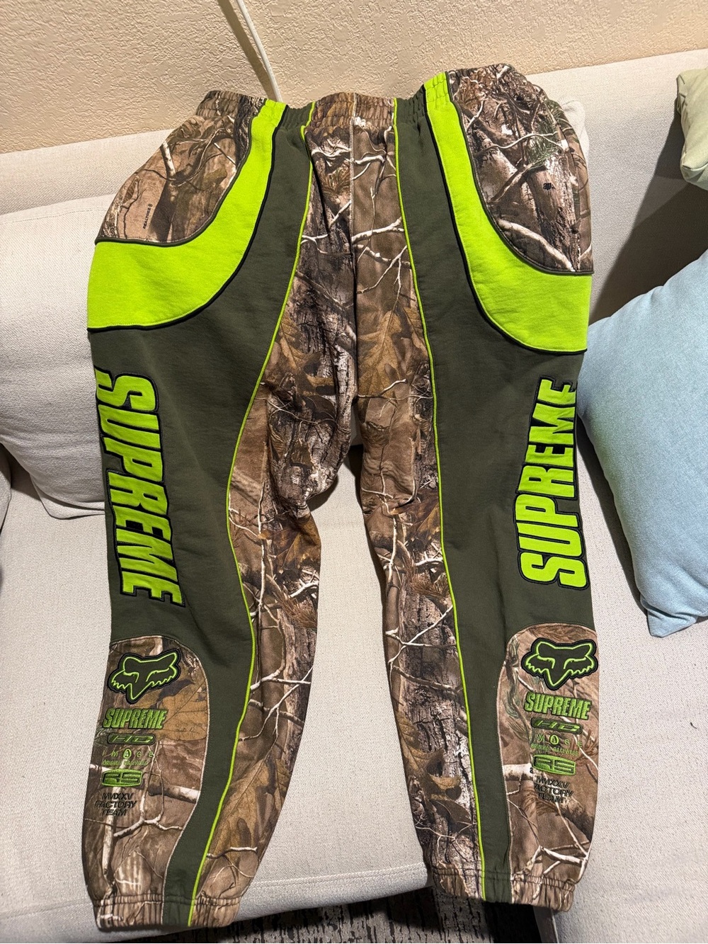 Supreme Fox Racing Sweatpants  (FW25) size Medium Realtree Hardwoods Camo